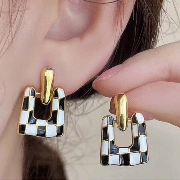 Delilah Wear Jewelry - New checkerboard dangle earrings